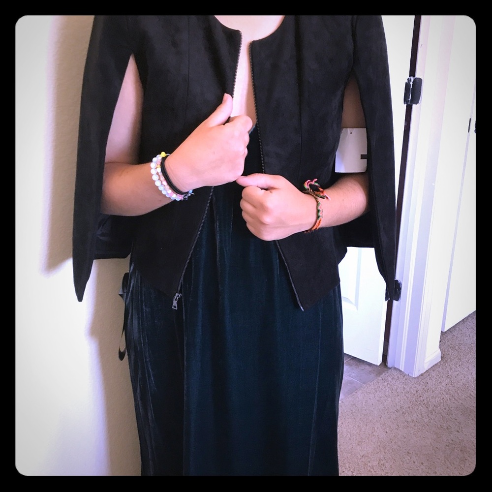 NWT Med BCBG MAXAZRIA “GARRY” CAPE/ JACKET, BLACK